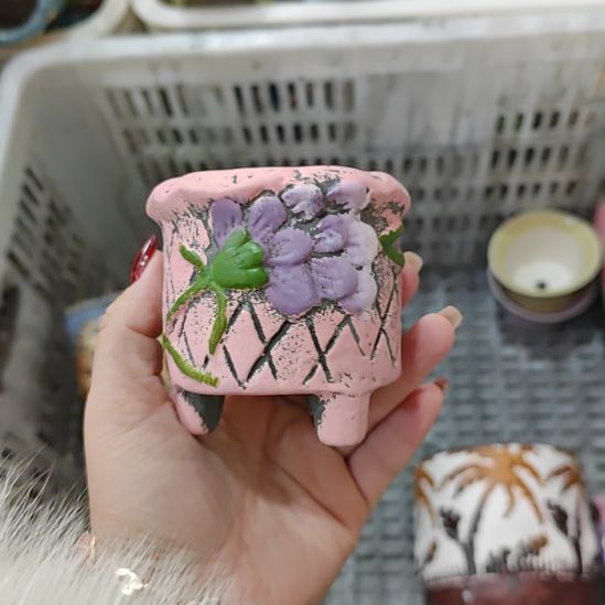 当场拍满15元发货不凑不发，花盆盆口不方不圆有针孔黑点是正常的，