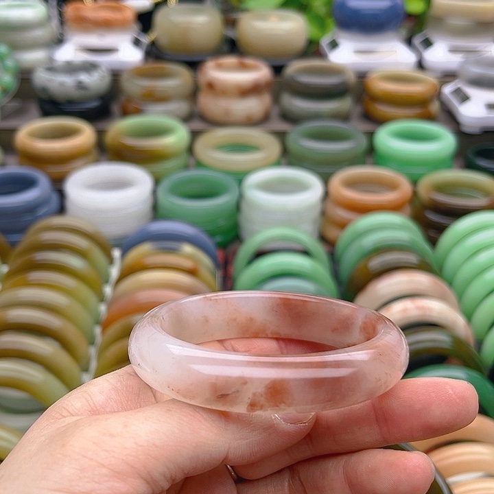 未镶嵌手镯（圆镯）石英质玉