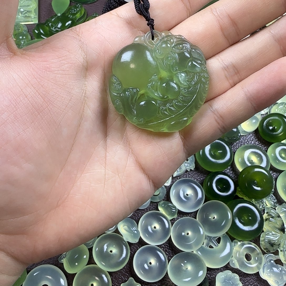 蛇纹石玉未镶嵌岫玉吊坠