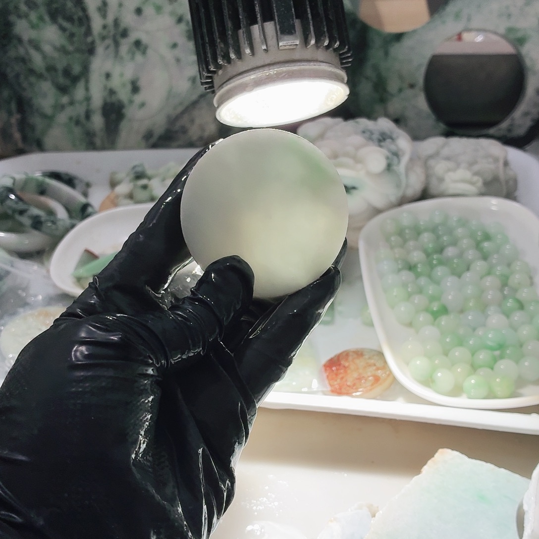 翡翠未镶嵌颈饰边角料