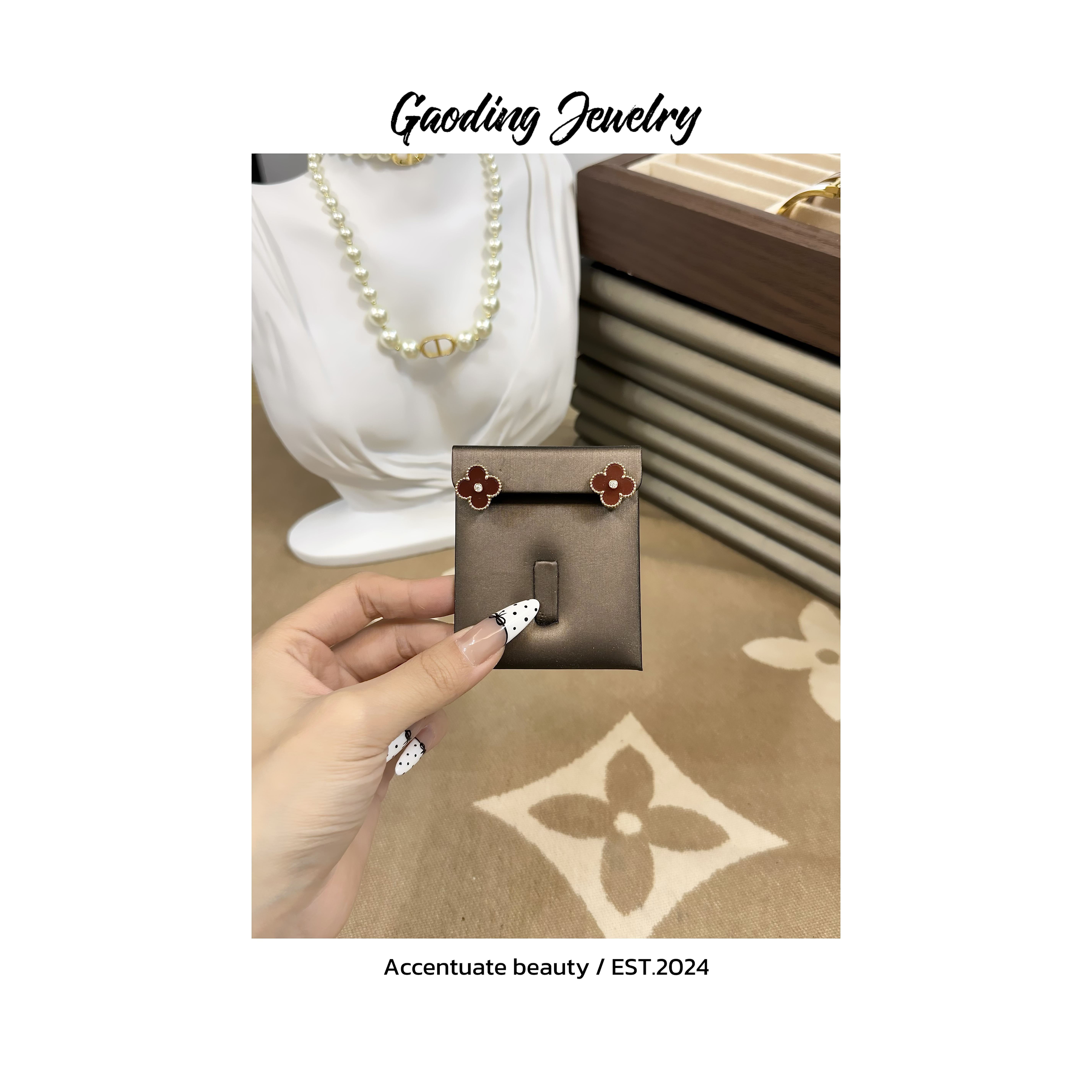 《梵克宝》 圣诞四叶草耳气质时尚小众百搭 围巾