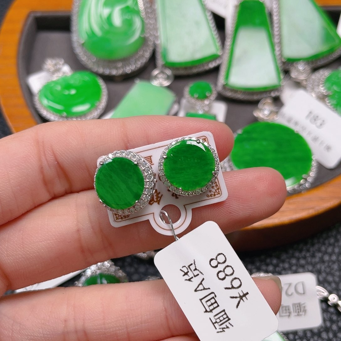 【闪购商品】翡翠颈饰银S925镶嵌耳钉