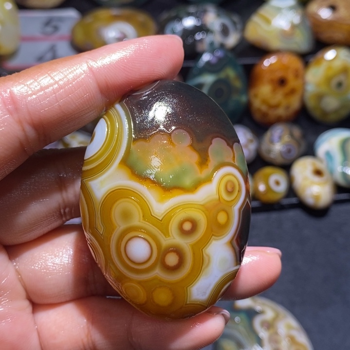 阳***光玛瑙/玉髓未镶嵌珠宝奇石