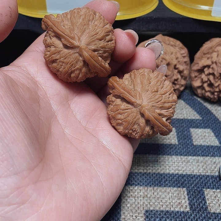 文玩核桃把件平*白狮子43