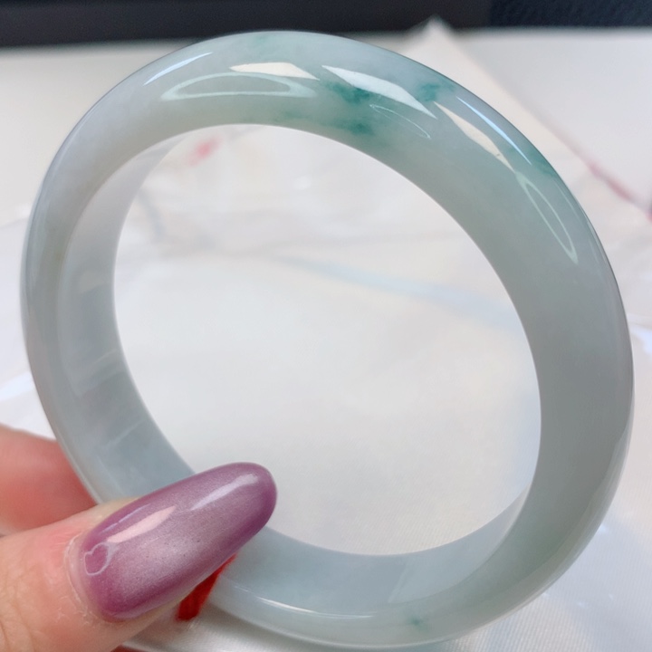 翡翠手镯未镶嵌54圈