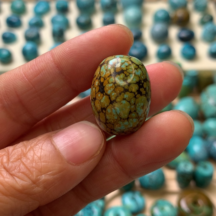 王***堆绿松石未镶嵌珠宝奇石