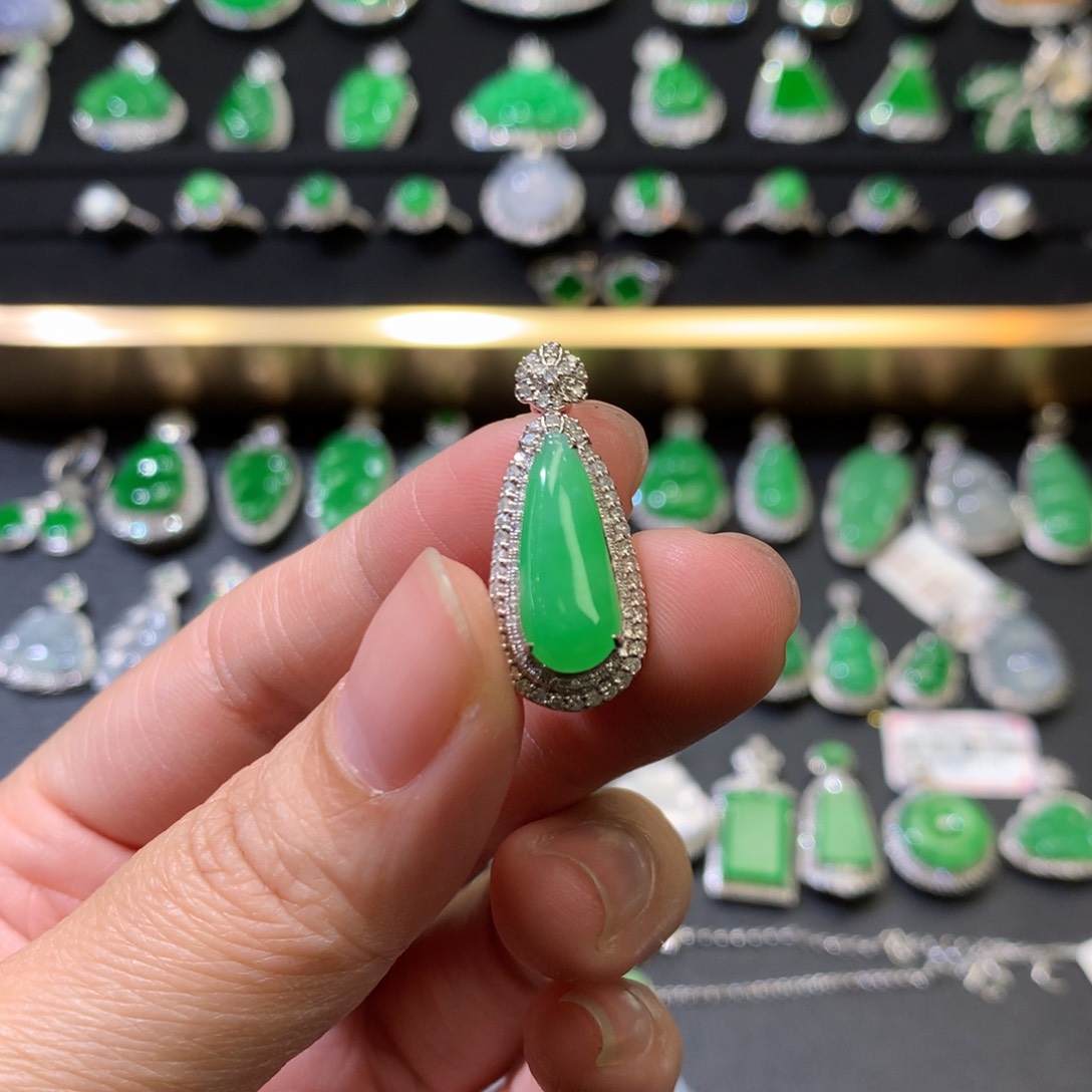 翡翠吊坠(不含链)18K金镶嵌