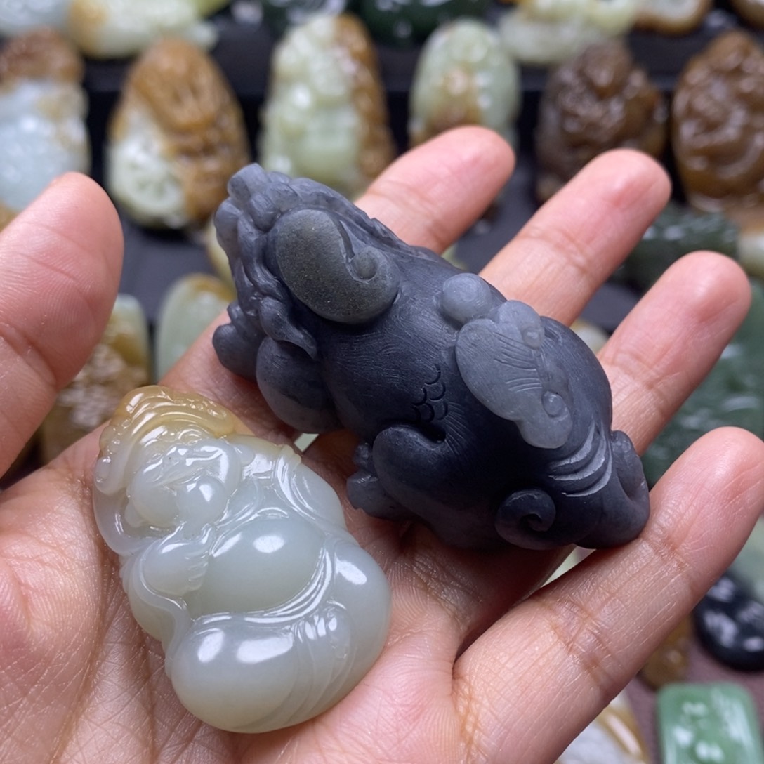 吊坠(不含链)未镶嵌和田玉（糖玉）军*