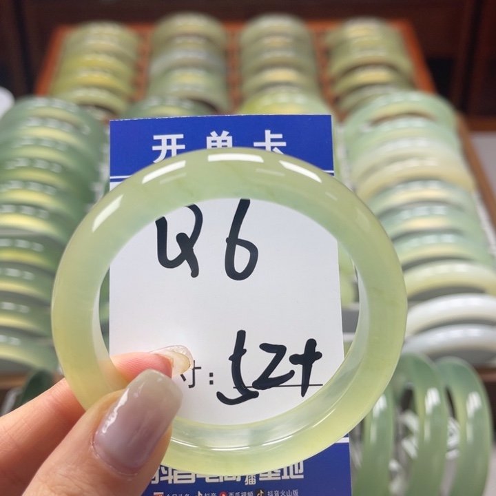 岫玉手镯未镶嵌骄***泥手镯