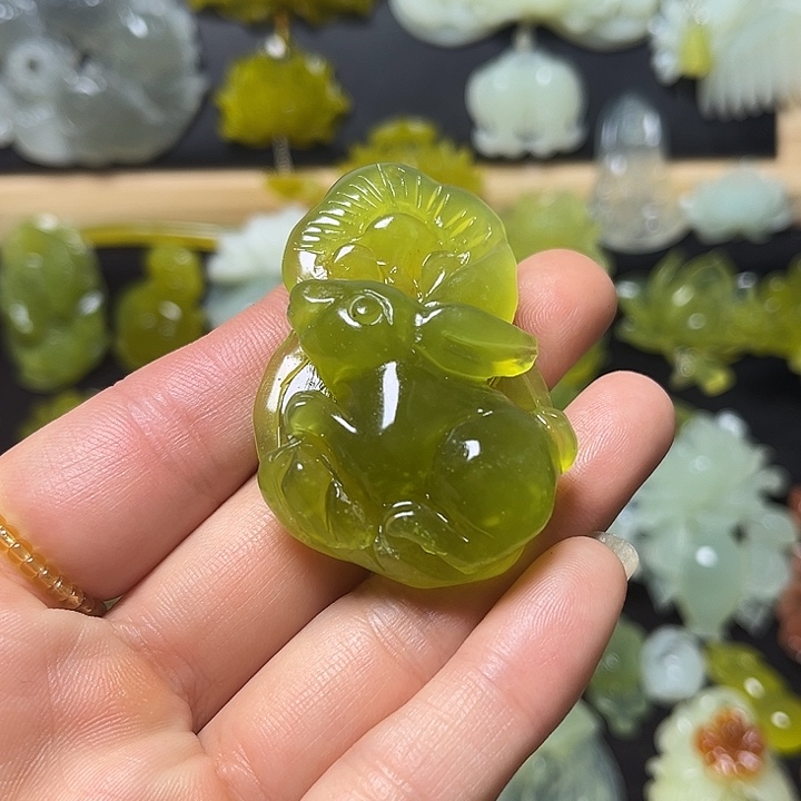 蛇纹石玉未镶嵌颈饰