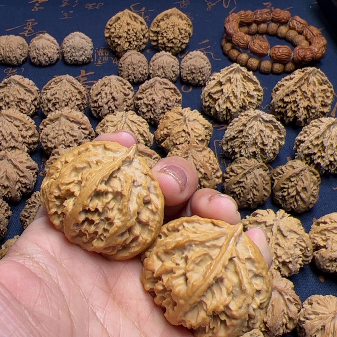 文玩核桃把件秦岭野生植物核桃