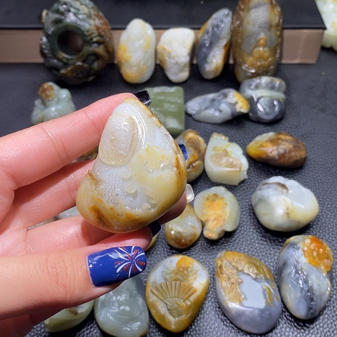 西***独和田玉未镶嵌颈饰