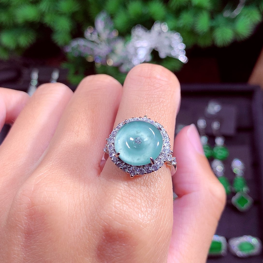 颈饰未镶嵌翡翠天然