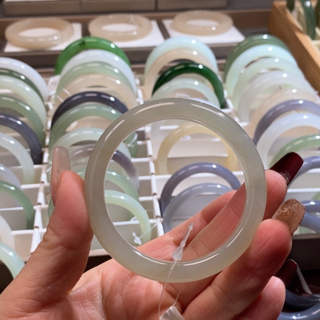 和田玉手镯未镶嵌荔枝冻52.53