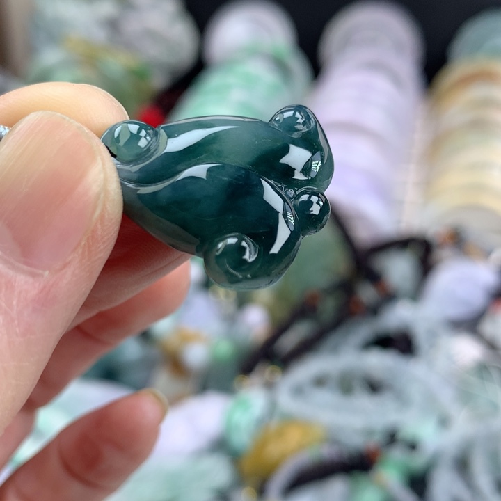 翡翠颈饰未镶嵌吊坠