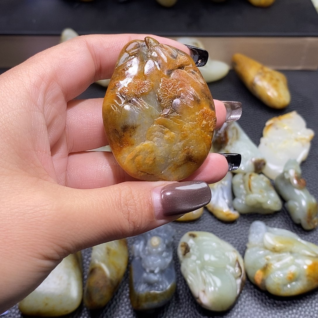 ¥***6和田玉未镶嵌颈饰