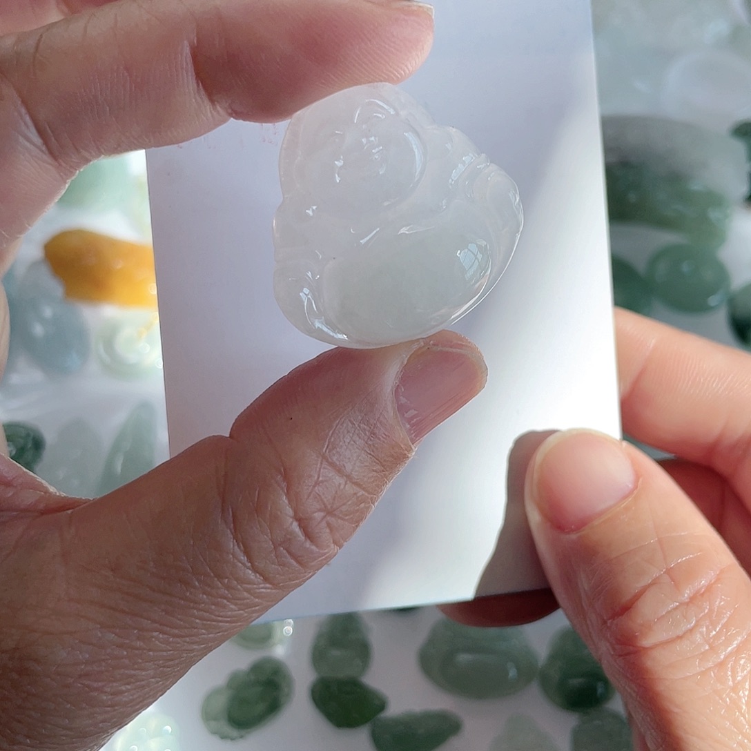 翡翠颈饰未镶嵌佛公