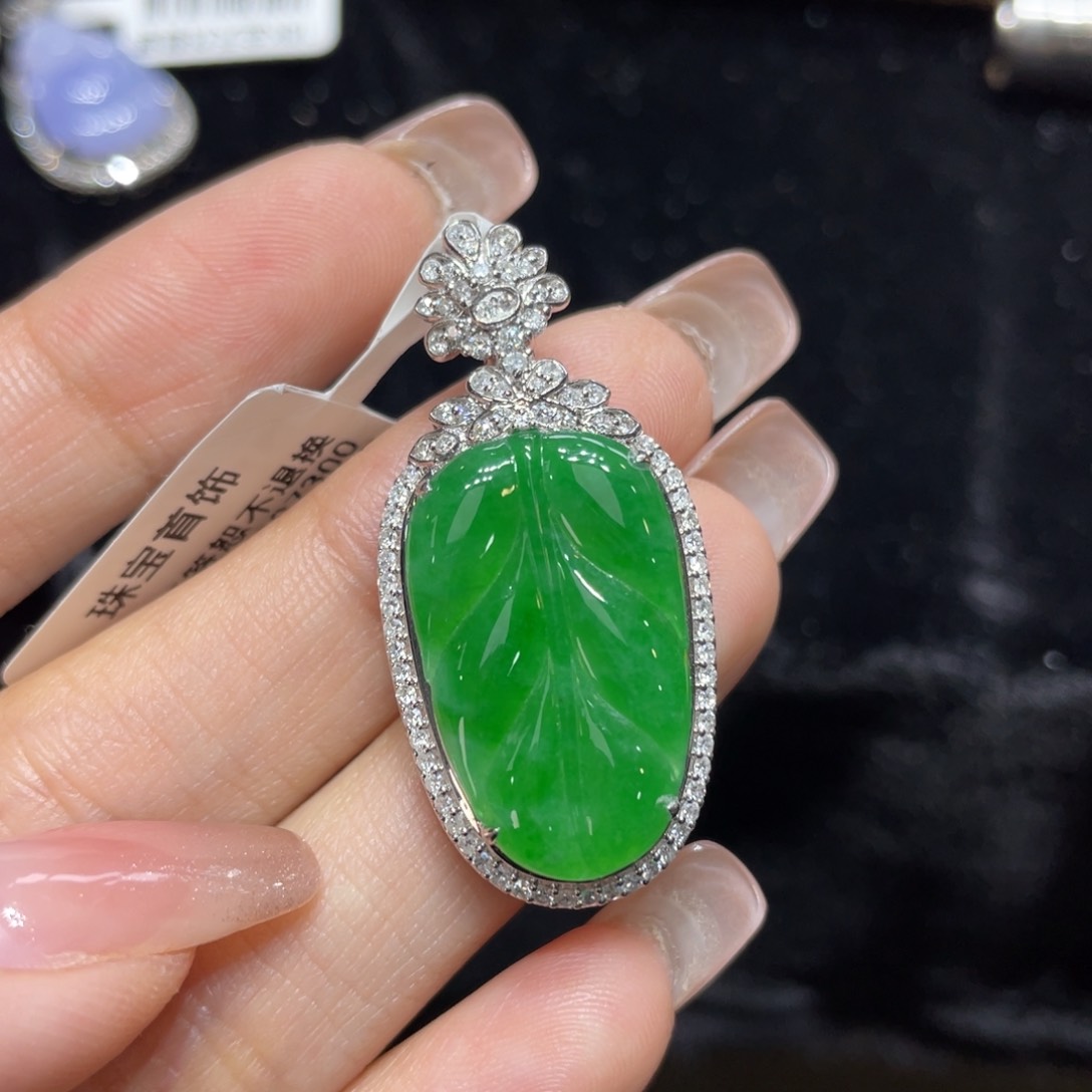 翡翠颈饰18K金镶嵌天然缅甸翡翠