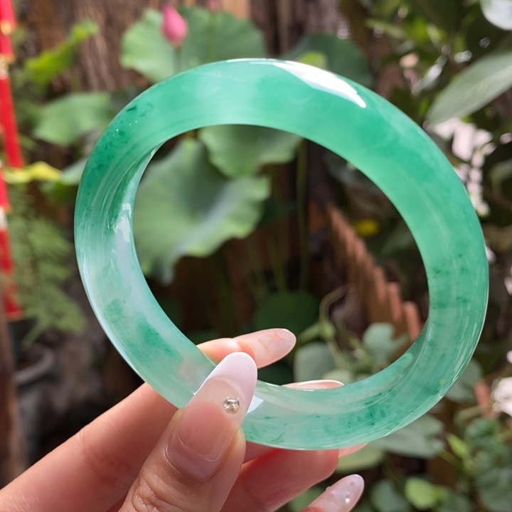 未镶嵌手镯石英岩玉