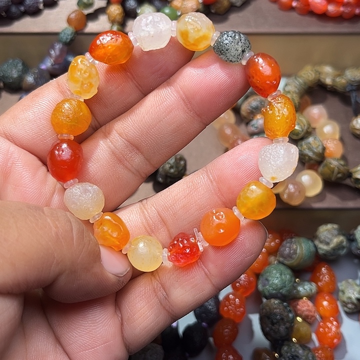 阿拉善彩玛瑙手串