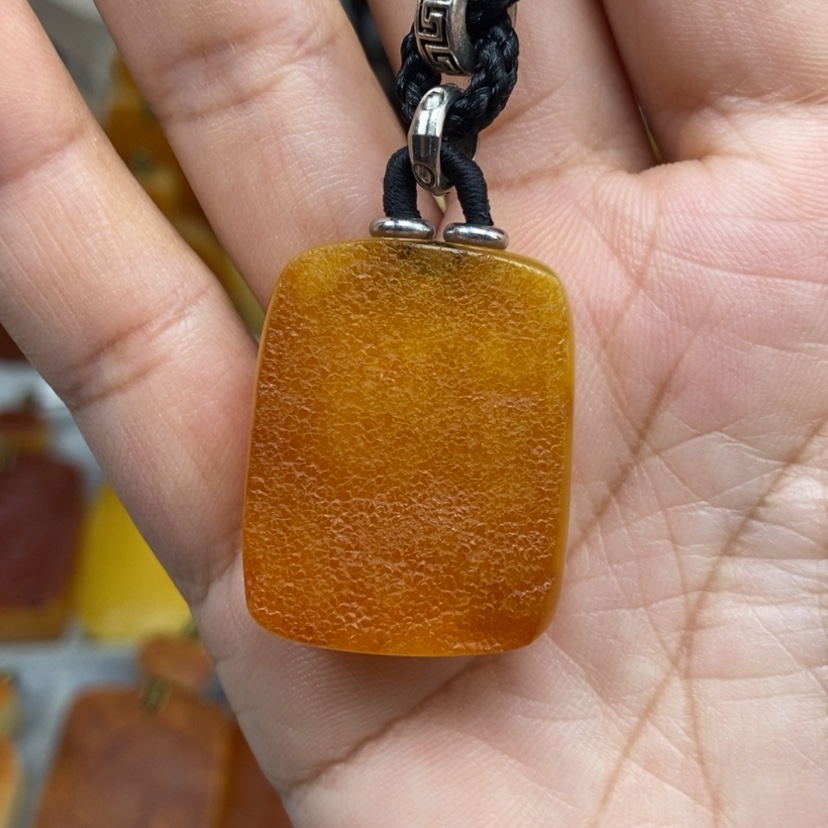 【闪购商品】琥珀颈饰未镶嵌