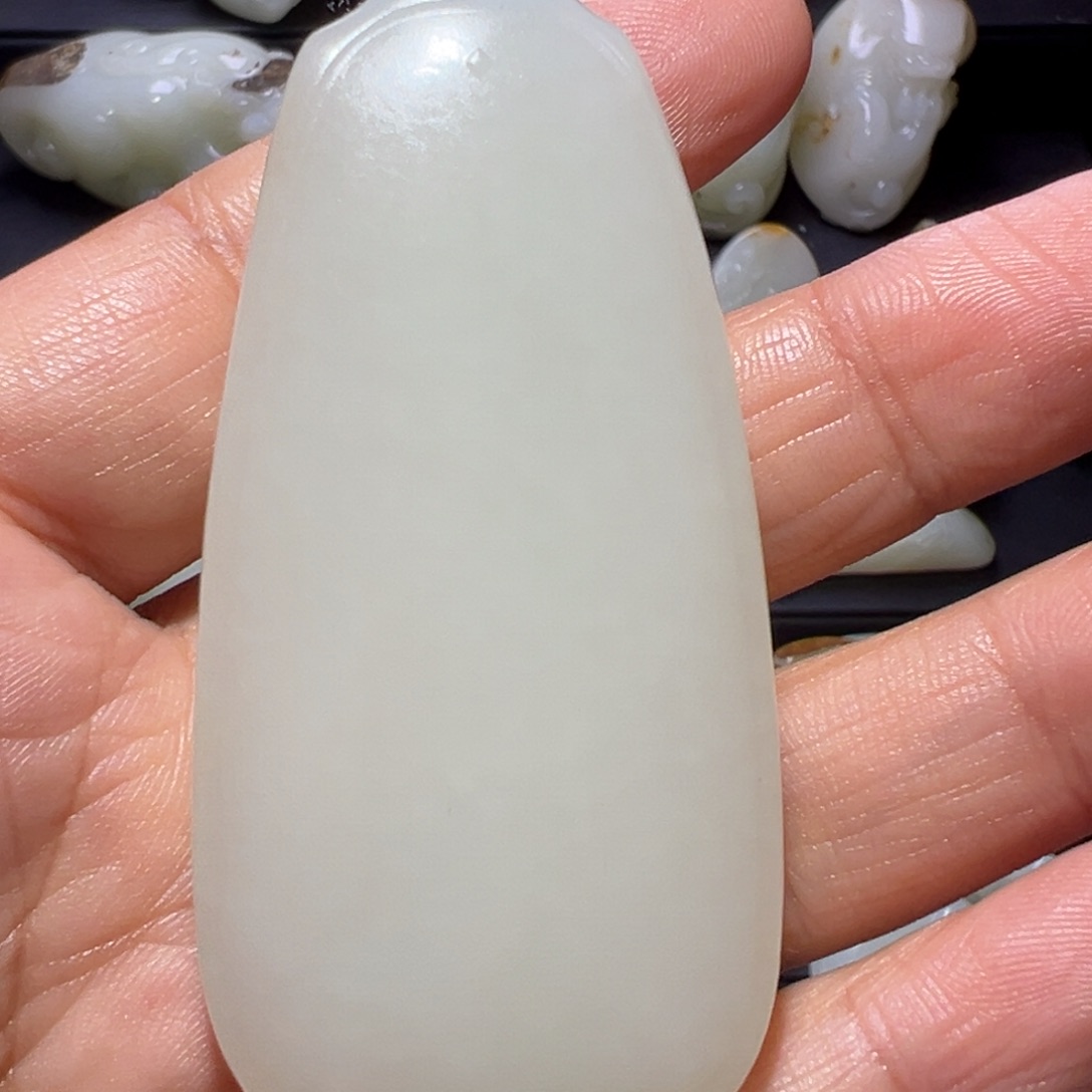 抚***仓和田玉未镶嵌颈饰