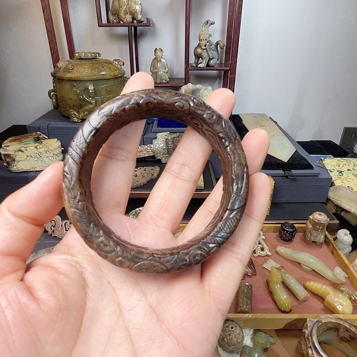 和田玉颈饰未镶嵌烟**人