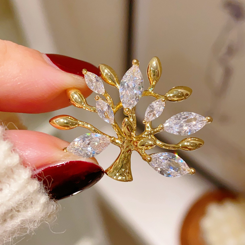 铜锆石胸针 韩版精致小巧发财树锆石领口防走光小别针气质百搭帽