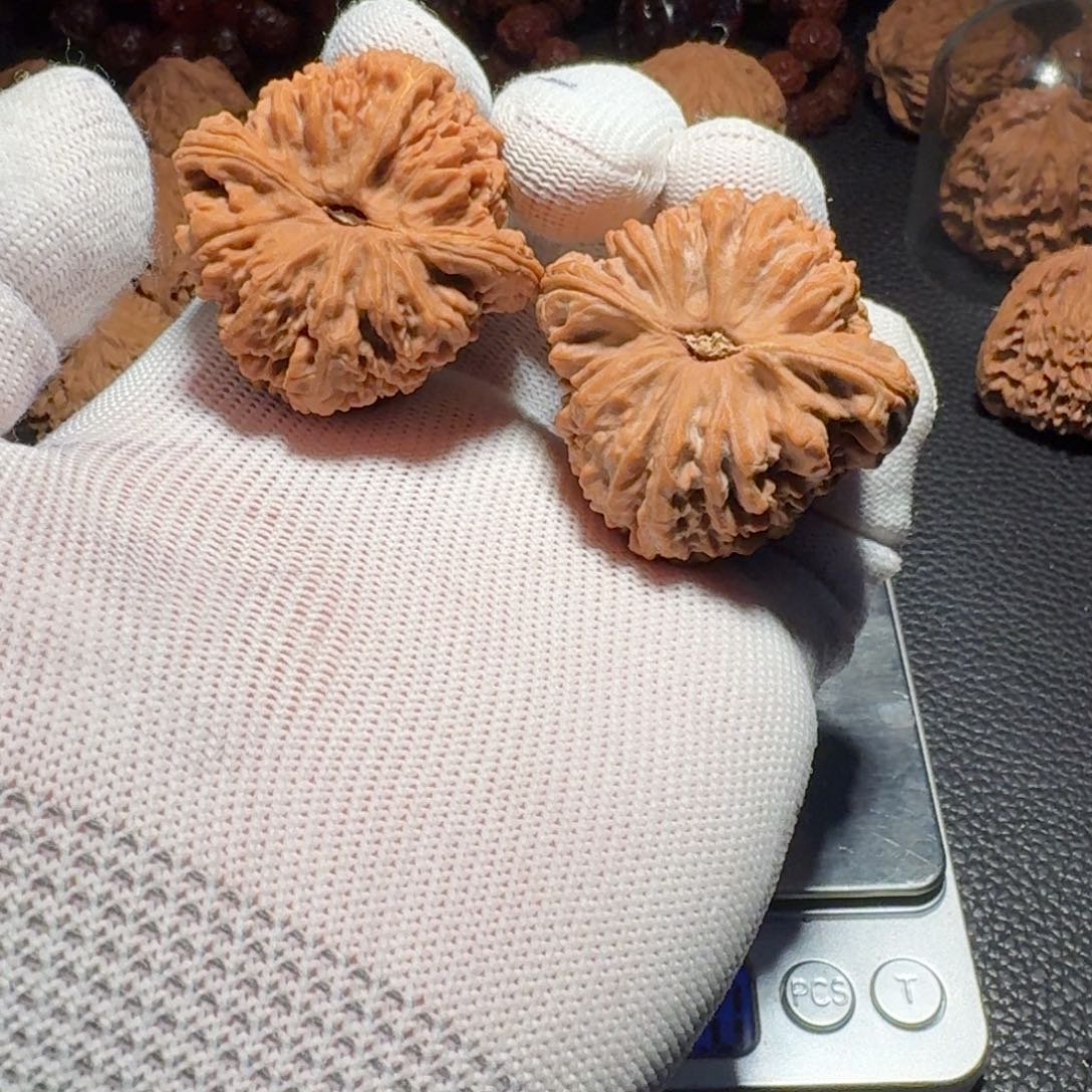 与***争吊坠文玩核桃有色差有黄