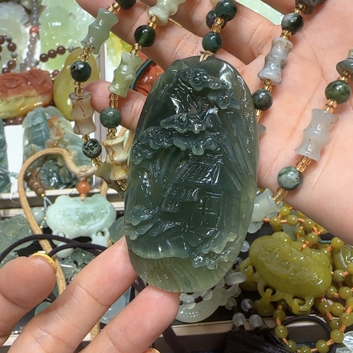 蛇纹石玉未镶嵌吊坠