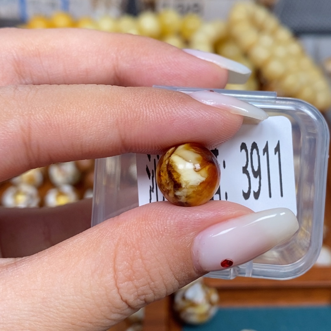 蜜蜡未镶嵌珠宝奇石3911