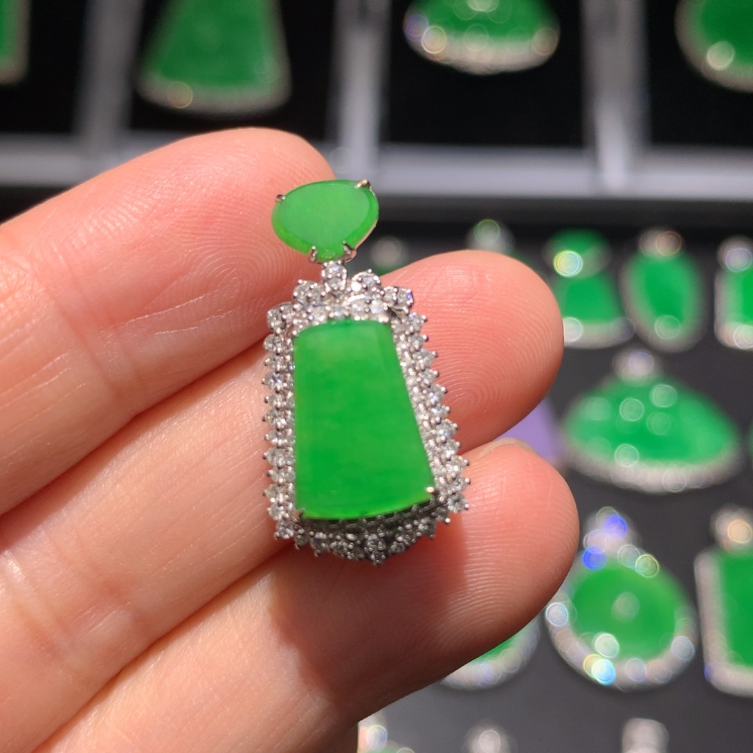 翡翠颈饰18K金镶嵌翡翠