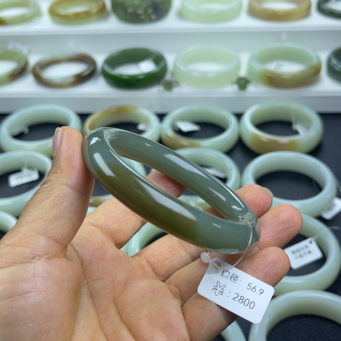 和田玉手镯未镶嵌