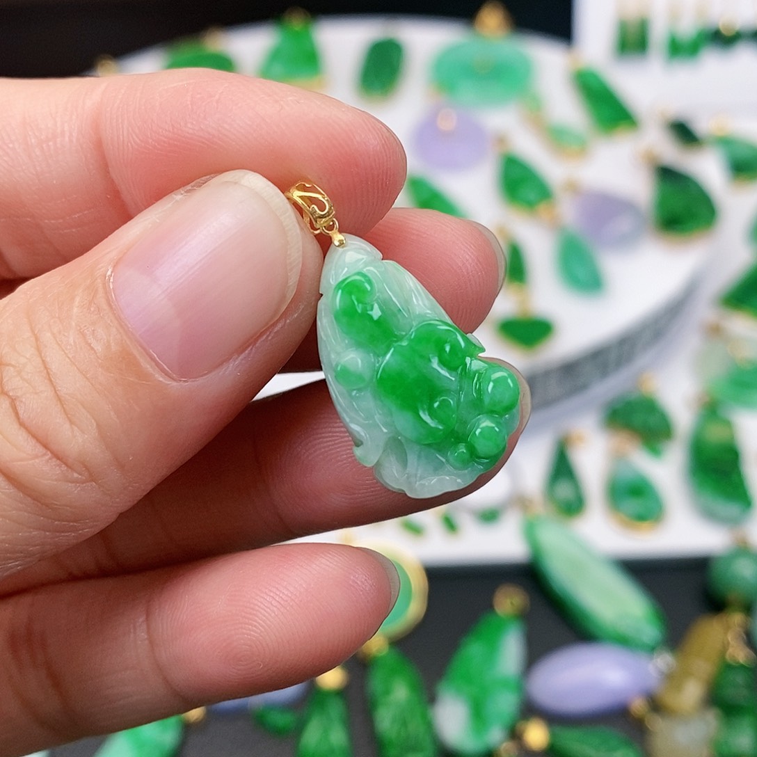 翡翠吊坠(不含链)18K金镶嵌