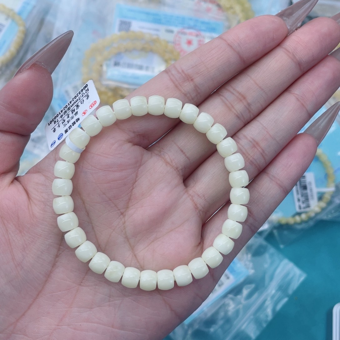 蜜蜡裸石未镶嵌丫**欢蜜蜡75