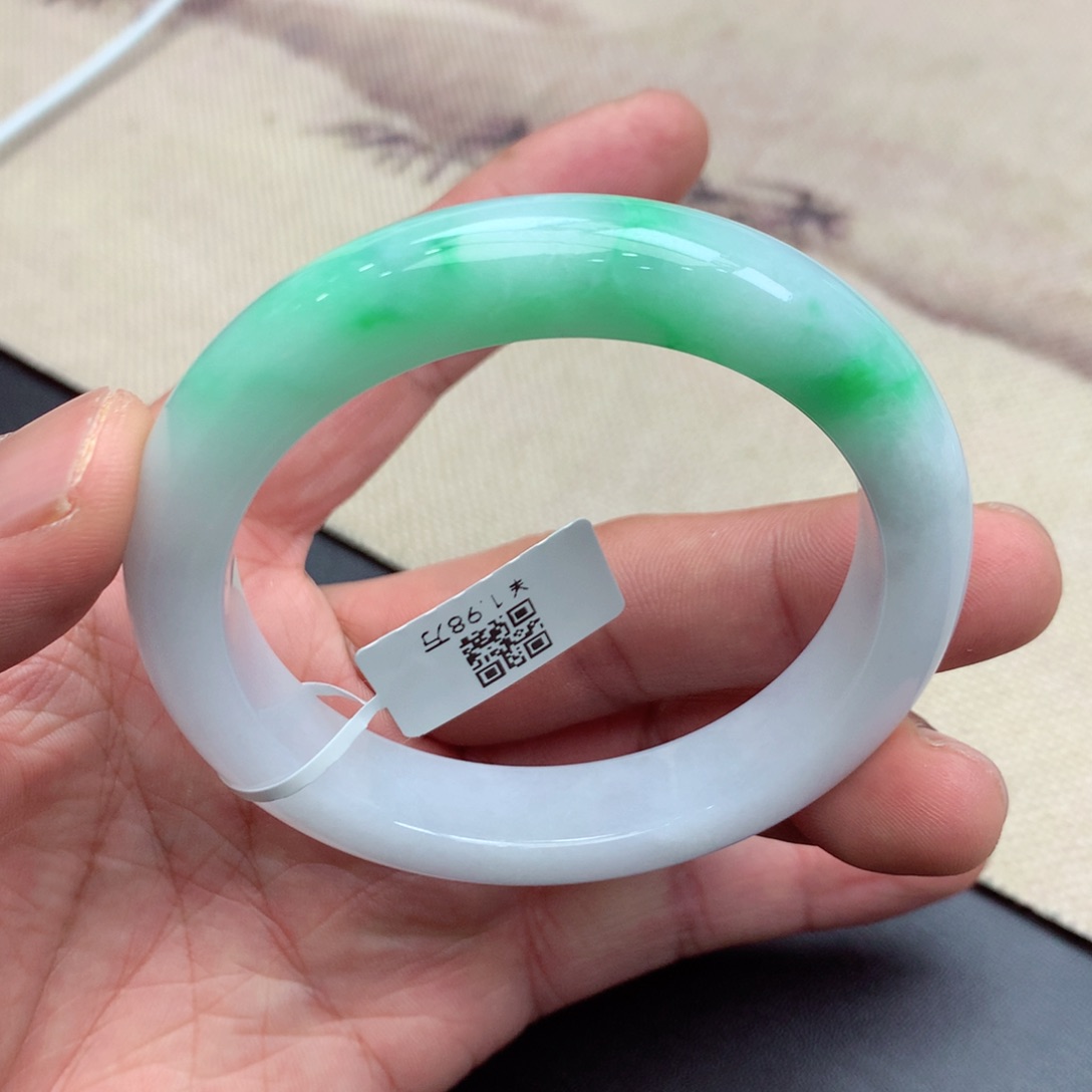 翡翠手镯未镶嵌缅甸翡翠