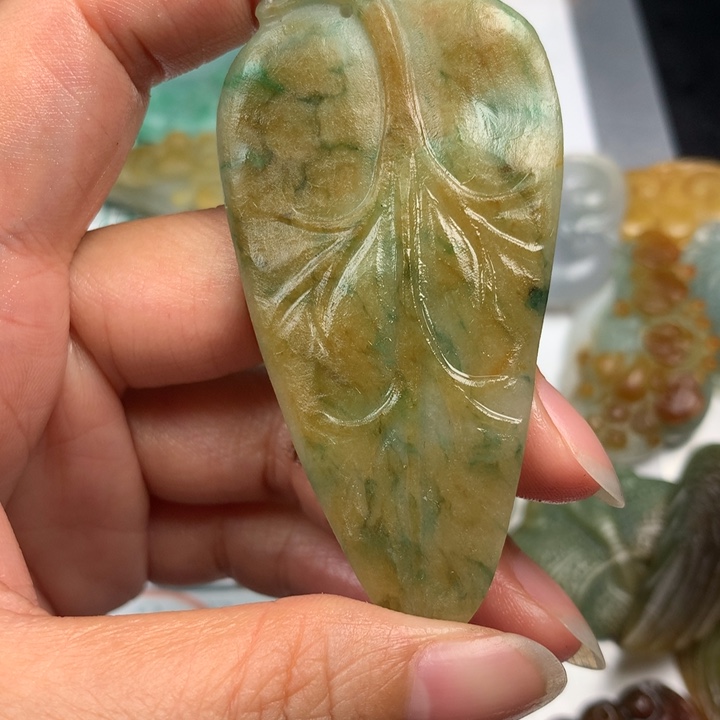 R***l未镶嵌定制翡翠翡翠
