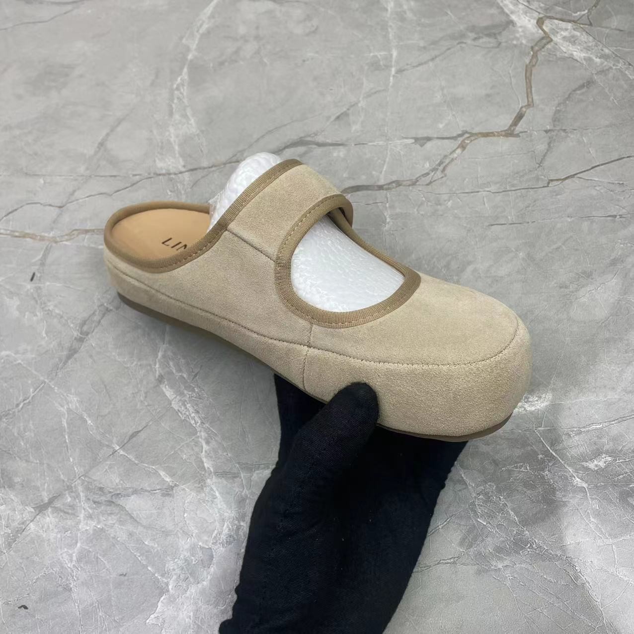 拖鞋女 (牛皮)62377 （孤品）c 区39码