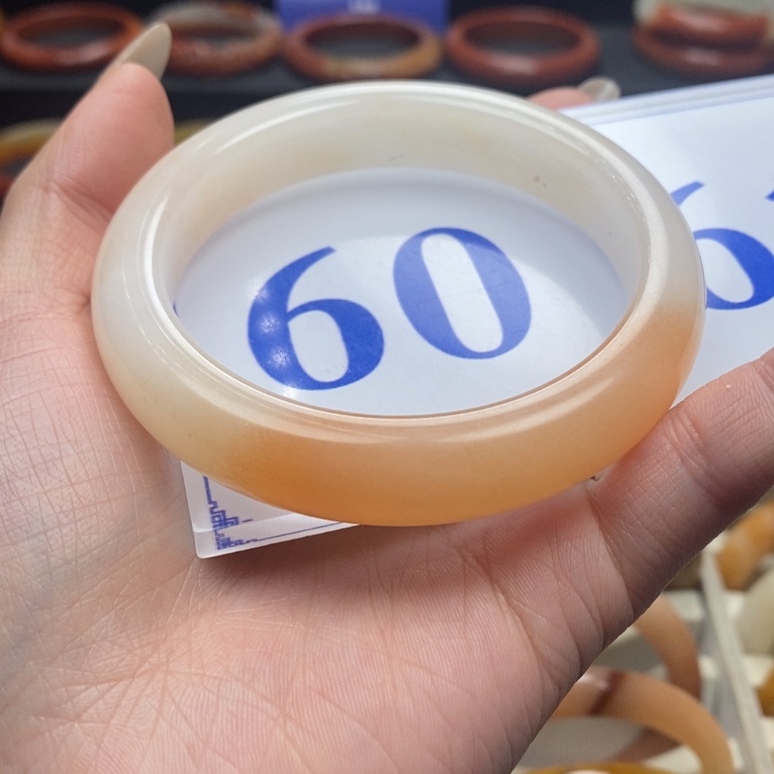 石英质玉（黄龙玉）手镯未镶嵌