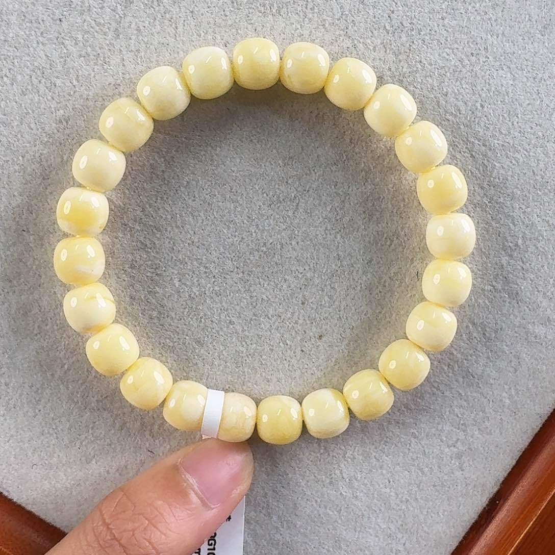 未镶嵌琥珀裸石飞**鹰