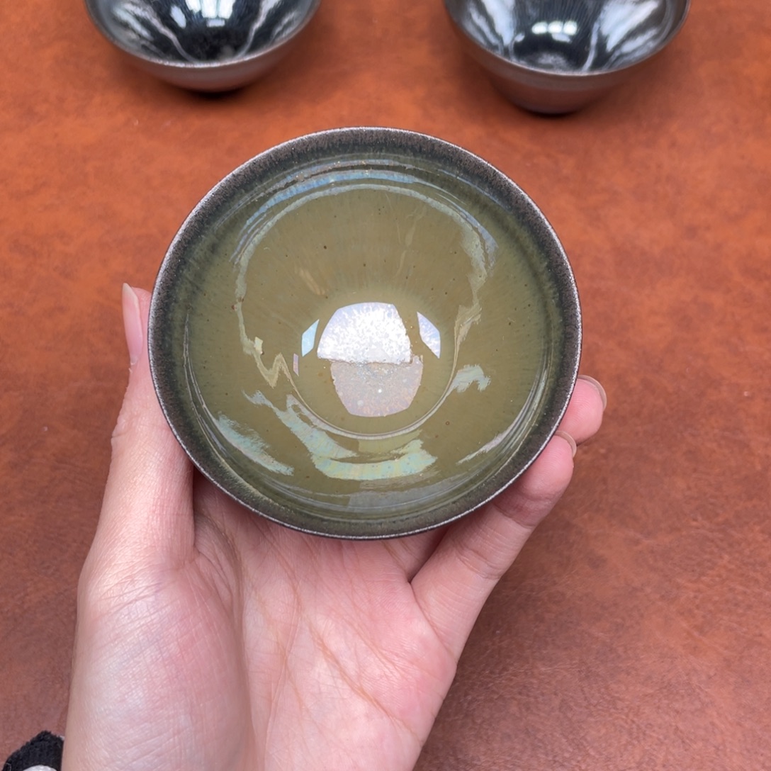 ****茶盏邱玲。      7