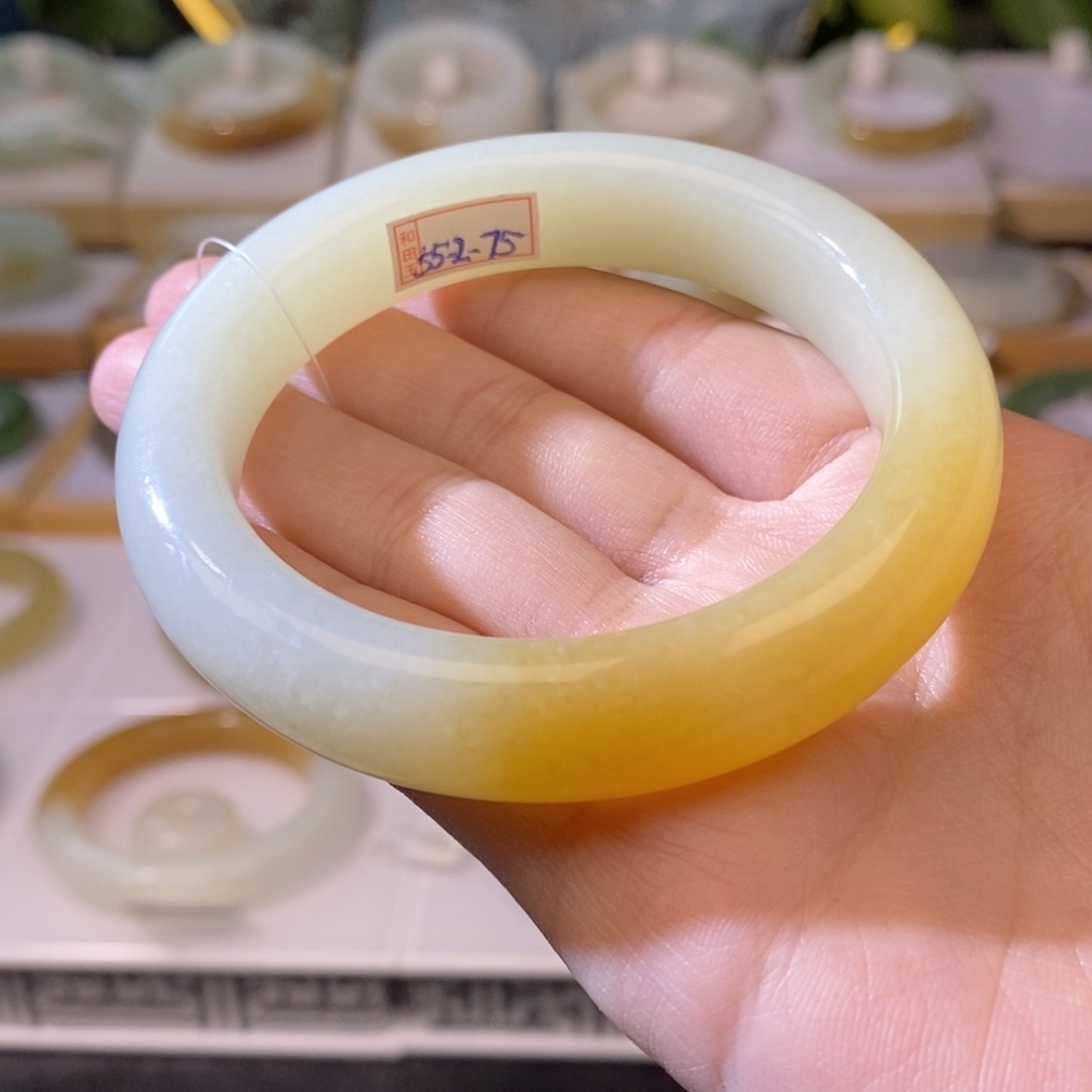 和田玉新疆一口糖白未镶嵌5556