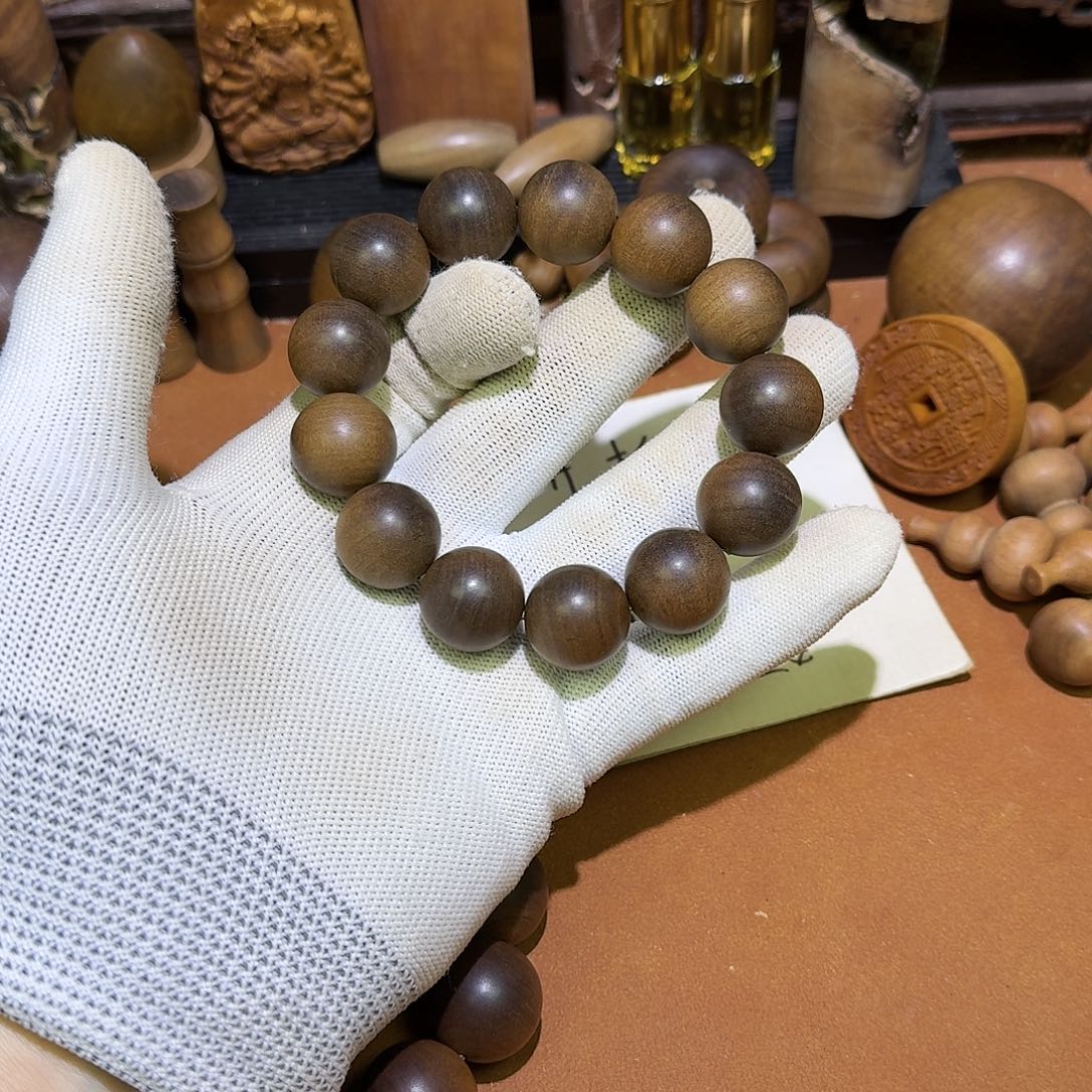 *****檀香木百年老山檀1.8×13颗黑横沉