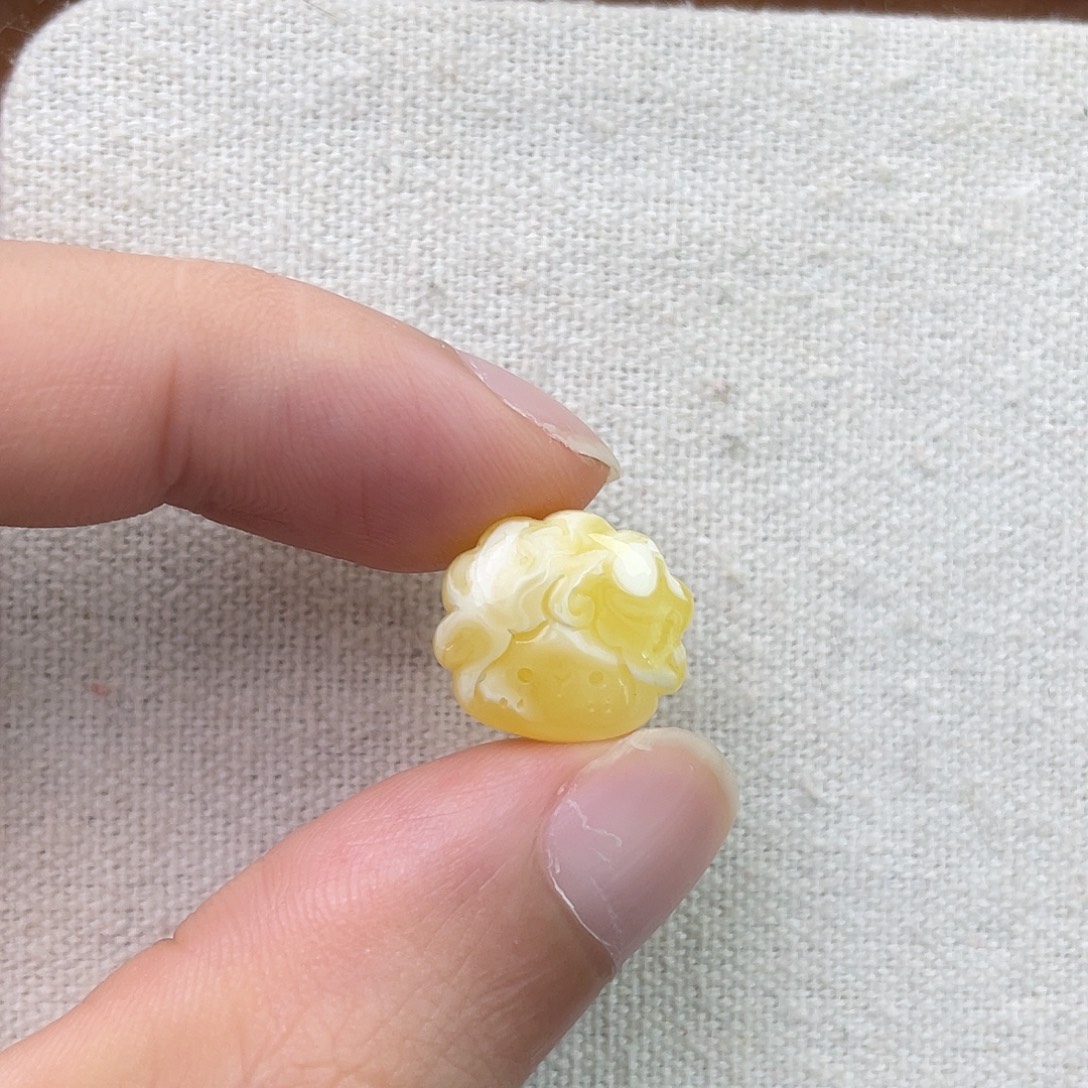 山***夕琥珀未镶嵌珠宝奇石