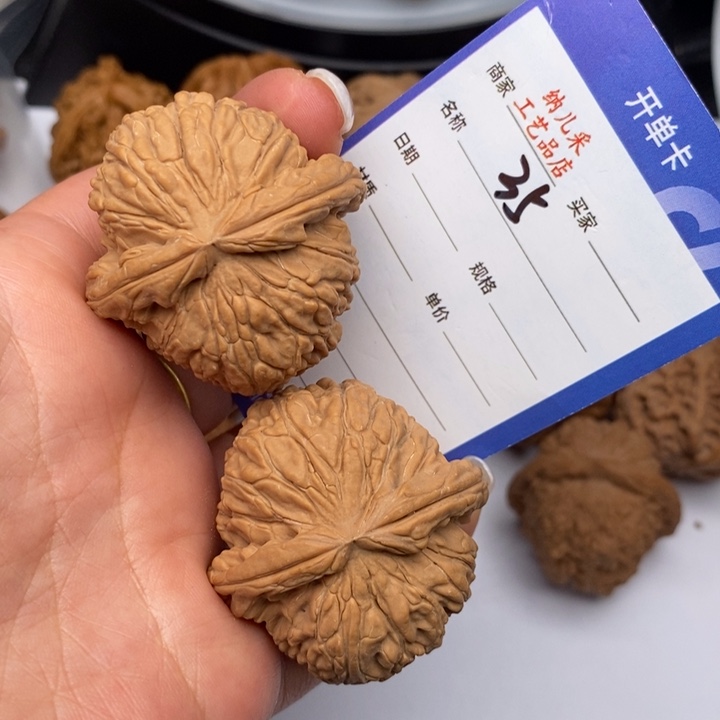 文玩核桃吊坠35白狮子