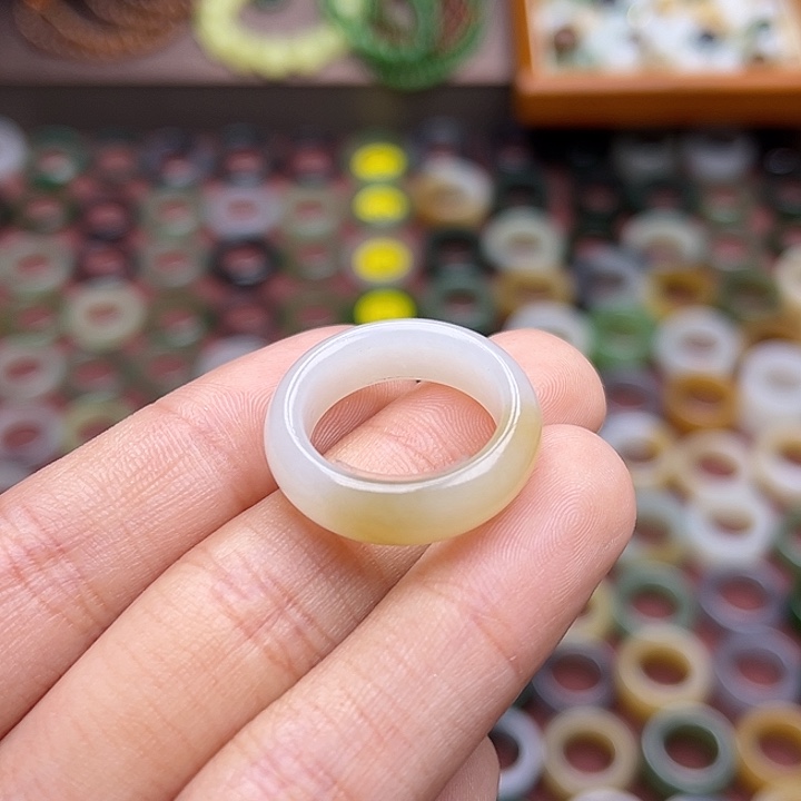 和田玉戒指未镶嵌14码一口糖