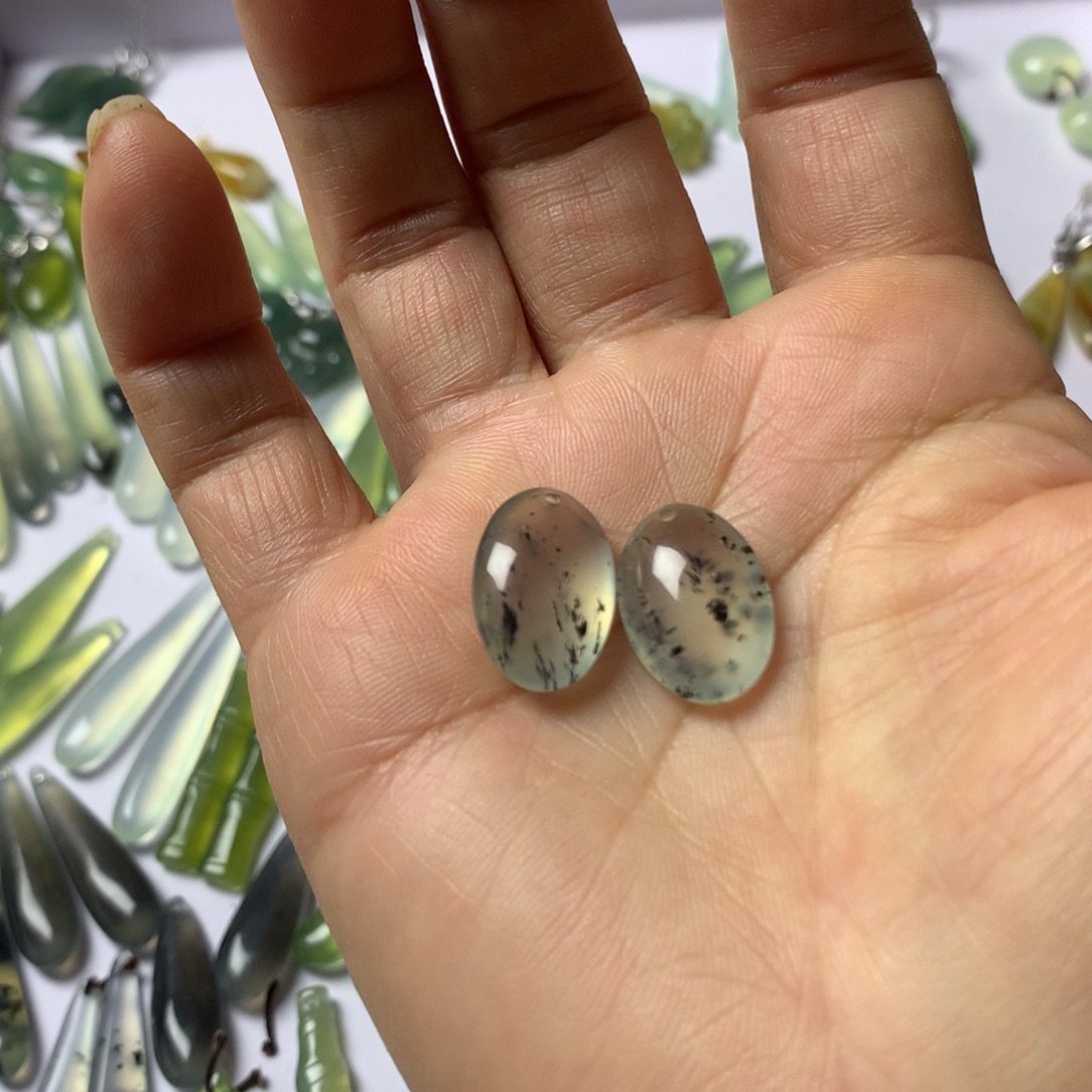 蛇纹石玉未镶嵌耳坠