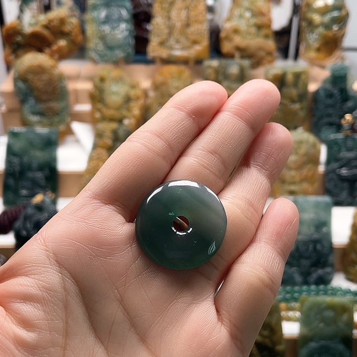 翡翠颈饰未镶嵌天然翡翠A货平安扣