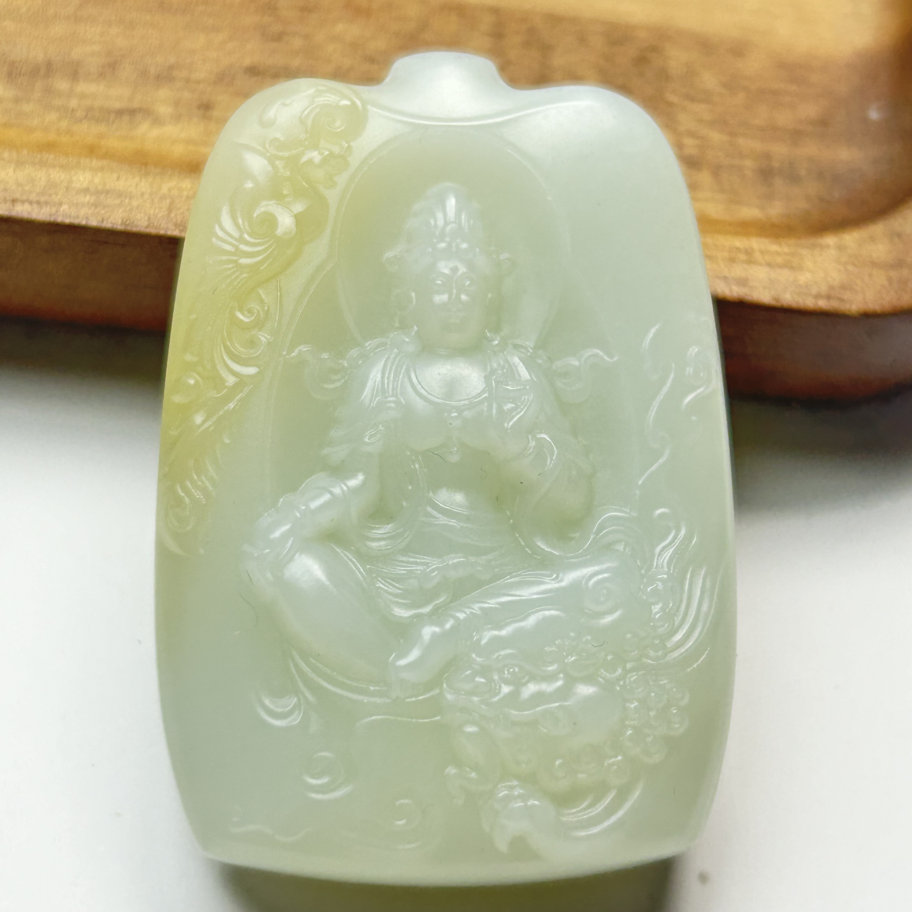 天然和田玉新疆糖白观音牌