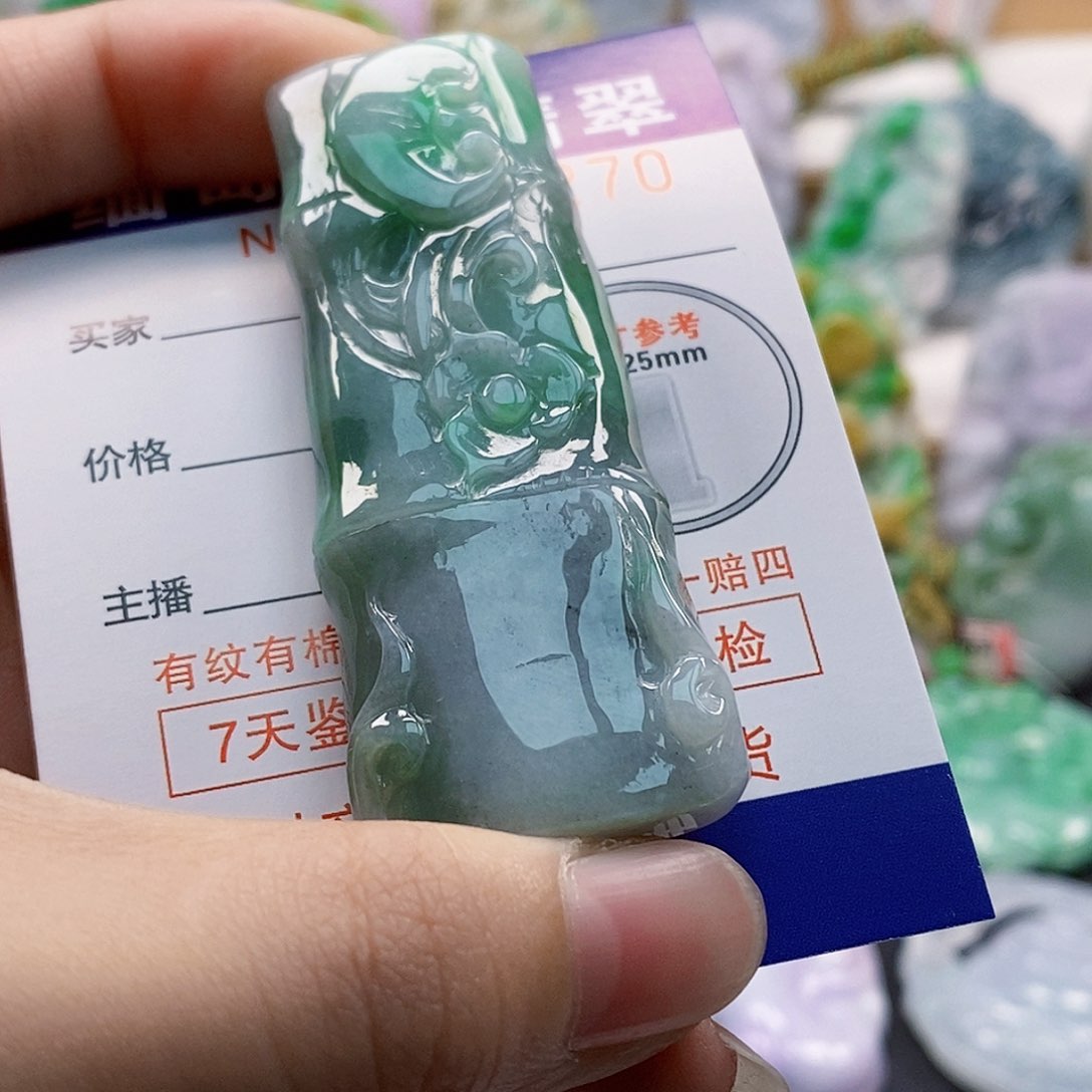 吊坠(不含链)未镶嵌翡翠